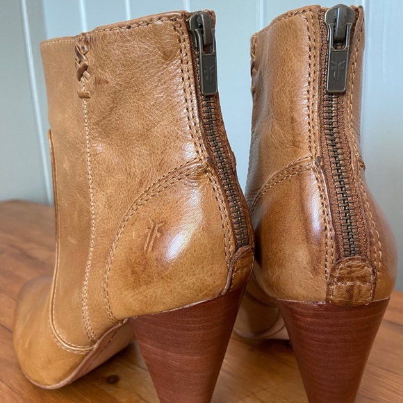 Frye NWOT Regina Heel Ankle Booties Cognac - RARE - Picture 5 of 15